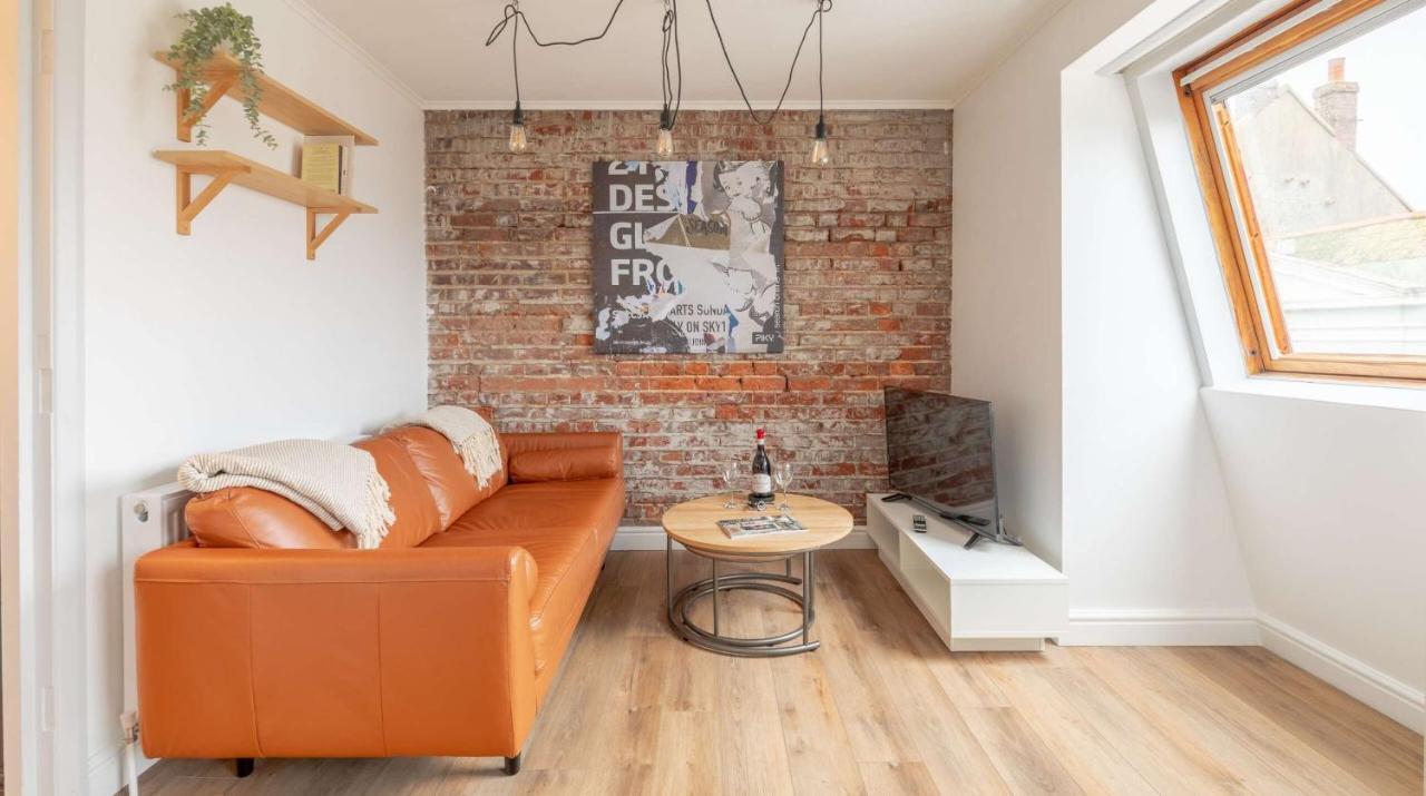 One Bed Top Floor, Brand New, Central Old Town Hastings Buitenkant foto